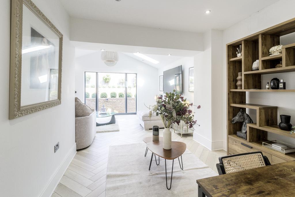 Manor Road, Barton Seagrave, Northants, NN15 6WE