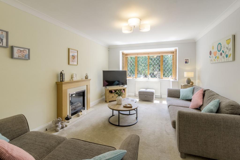 Meissen Avenue, Desborough, Kettering, Northants, NN14 2YB