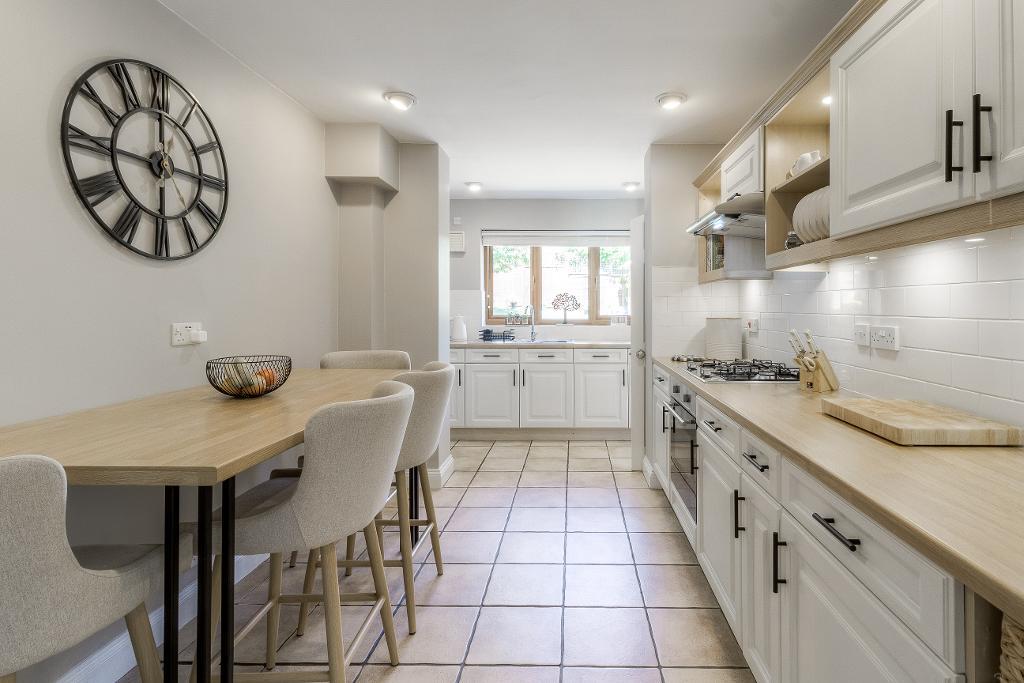 Meissen Avenue, Desborough, Kettering, Northants, NN14 2YB