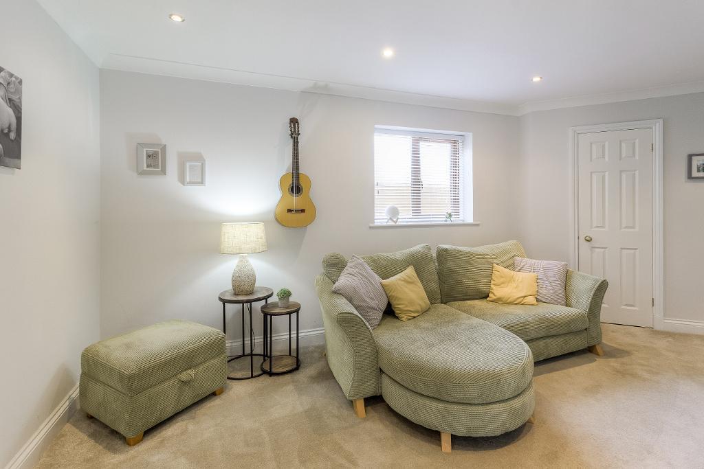 Meissen Avenue, Desborough, Kettering, Northants, NN14 2YB