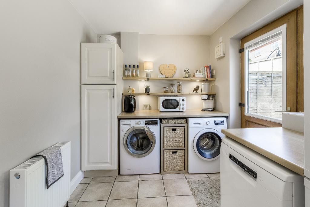 Meissen Avenue, Desborough, Kettering, Northants, NN14 2YB