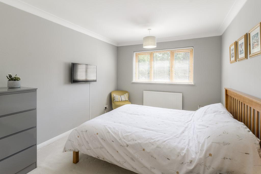 Meissen Avenue, Desborough, Kettering, Northants, NN14 2YB