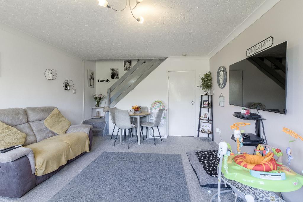 **NO CHAIN** - Valley Rise, Desborough, Kettering, Northamptonshire, NN14 2QR