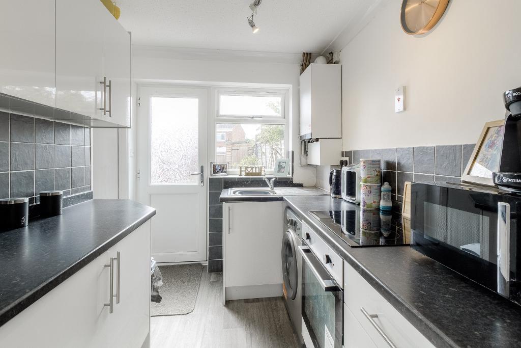 **NO CHAIN** - Valley Rise, Desborough, Kettering, Northamptonshire, NN14 2QR