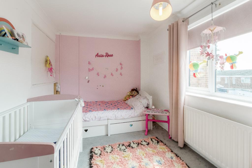 **NO CHAIN** - Valley Rise, Desborough, Kettering, Northamptonshire, NN14 2QR