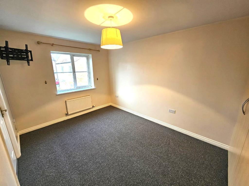 **NO CHAIN** - Mulberry Close, Desborough, Northamptonshire, NN14 2JQ