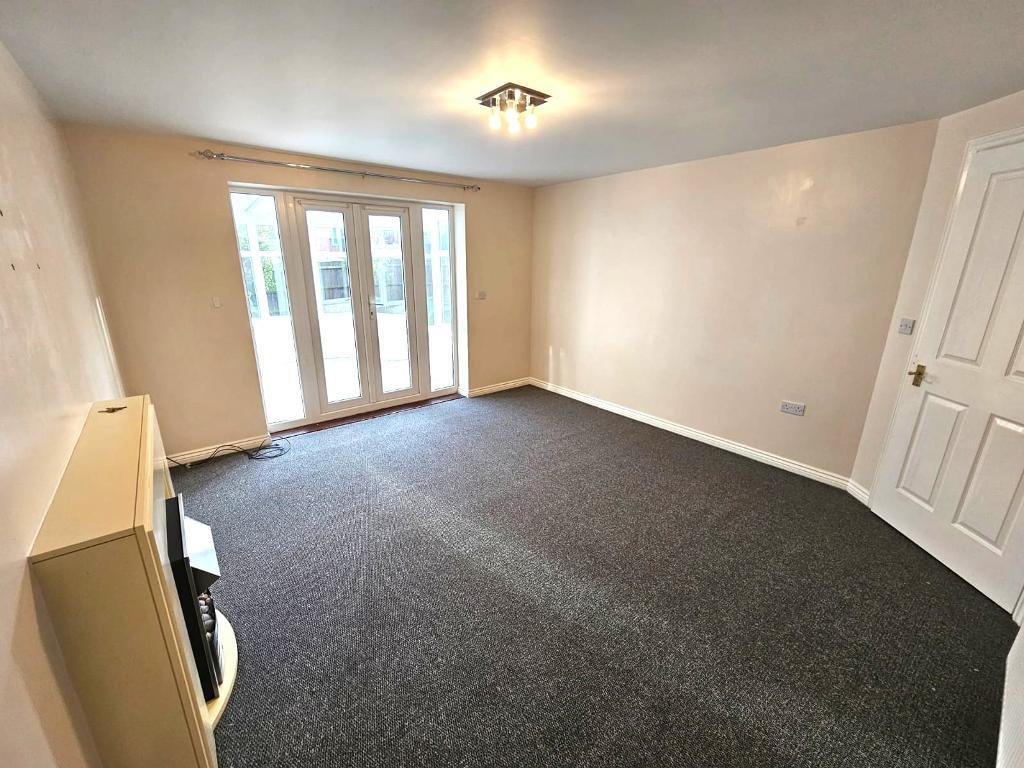 **NO CHAIN** - Mulberry Close, Desborough, Northamptonshire, NN14 2JQ