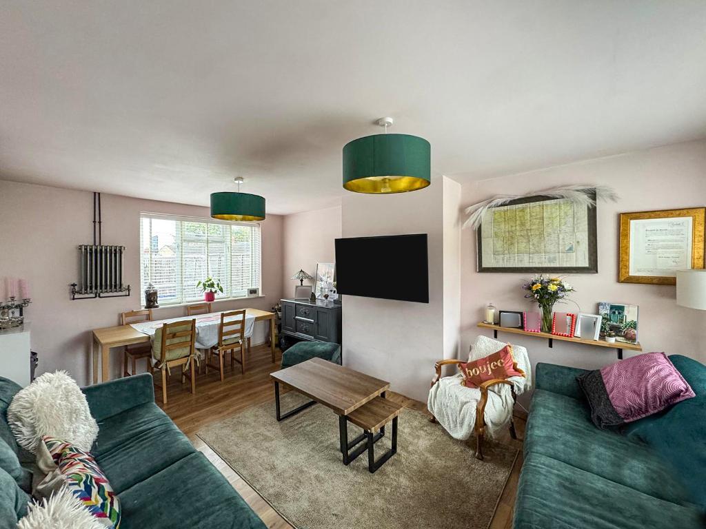 Compton Place, Kettering, NN16 0LZ