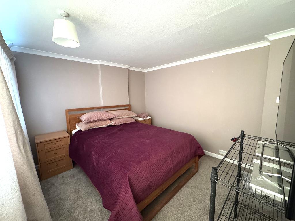 **NO CHAIN** Lancaster Road, Rothwell, Kettering, Northants, NN14 6DW