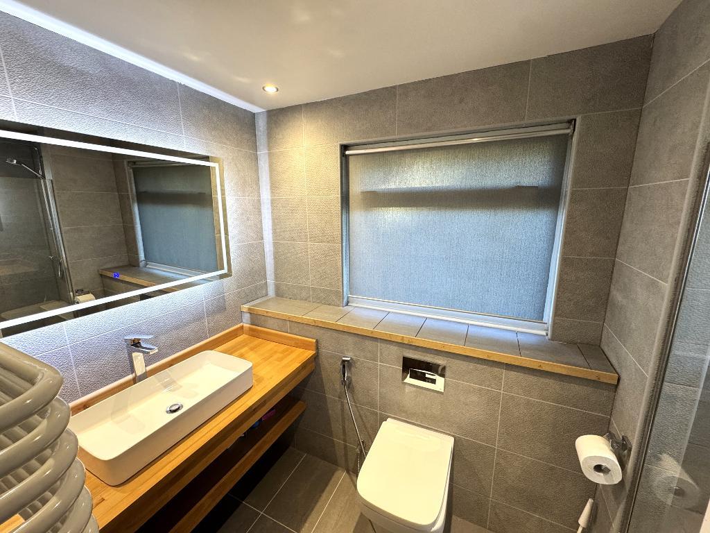 **NO CHAIN** Lancaster Road, Rothwell, Kettering, Northants, NN14 6DW