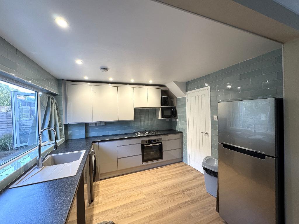 **NO CHAIN** Lancaster Road, Rothwell, Kettering, Northants, NN14 6DW