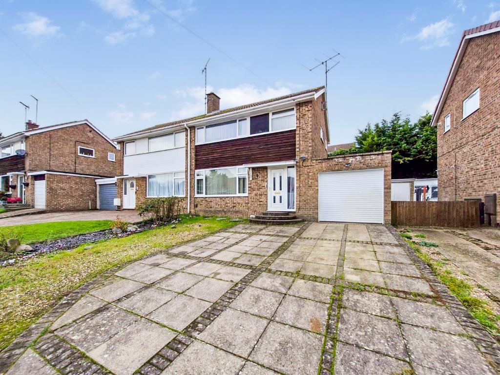 **NO CHAIN** Lancaster Road, Rothwell, Kettering, Northants, NN14 6DW