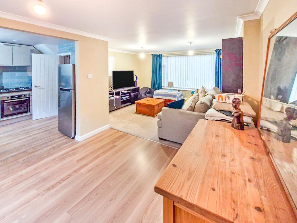 **NO CHAIN** Lancaster Road, Rothwell, Kettering, Northants, NN14 6DW