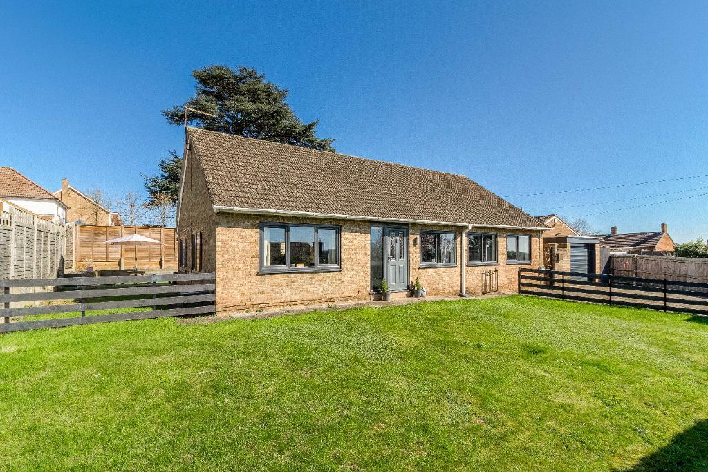 Meadow Road, Rothwell, NN14 6AQ
